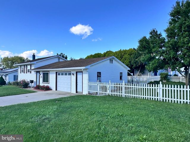 1004 LAKEWOOD DR, Harrisburg, PA 17109