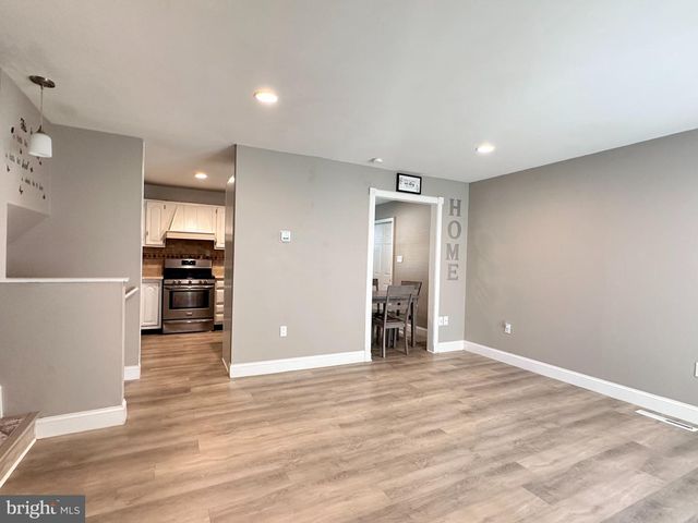 1004 LAKEWOOD DR, Harrisburg, PA 17109