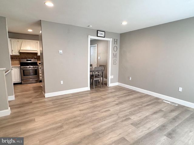 1004 LAKEWOOD DR, Harrisburg, PA 17109