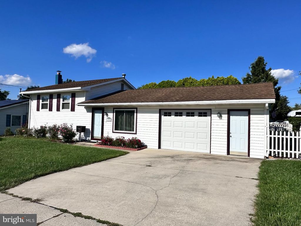 1004 LAKEWOOD DR, Harrisburg, PA 17109
