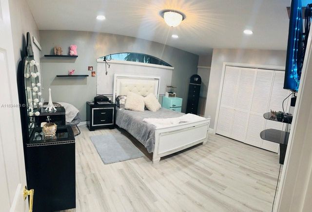 8565 NW 168th Ter, Miami Lakes, FL 33016