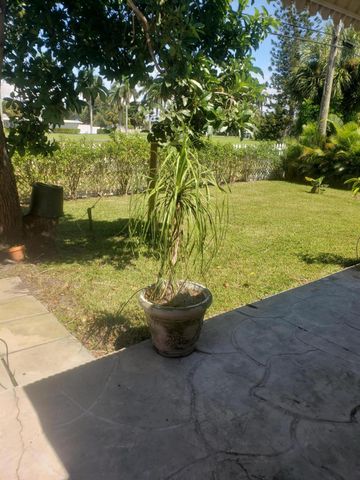 812 Dogwood Road, North Palm Beach, FL 33408