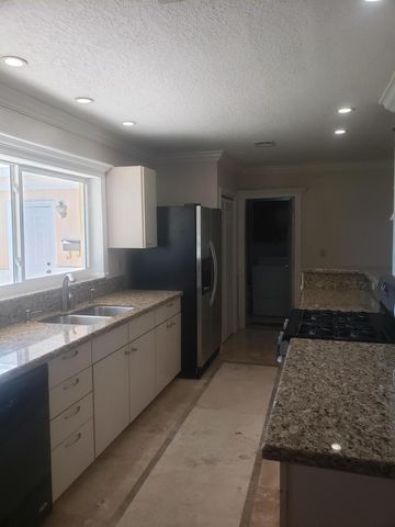 812 Dogwood Road, North Palm Beach, FL 33408