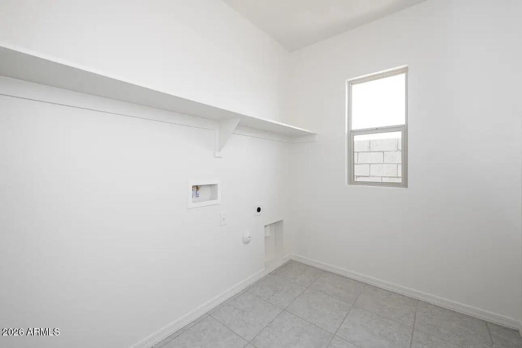Image 6 of property listing at 10071 W DEVONSHIRE Avenue, Phoenix, AZ 85037
