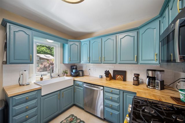6110 Woodland Road, Des Moines, IA 50312