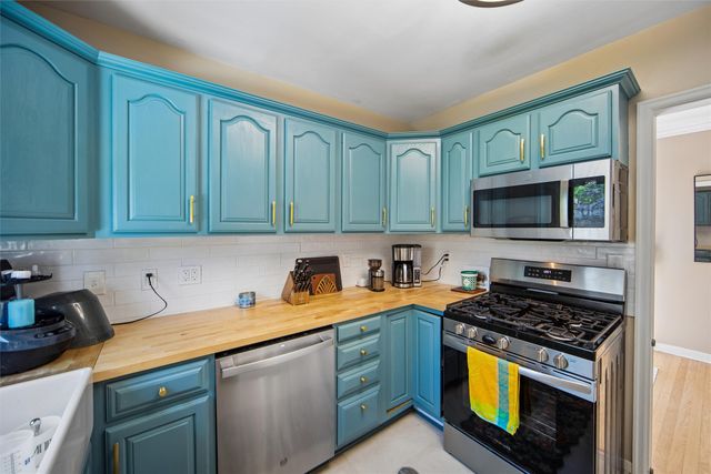 6110 Woodland Road, Des Moines, IA 50312