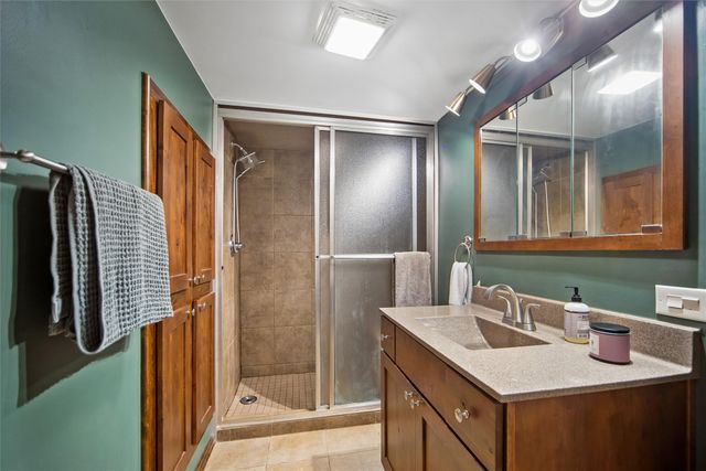 6110 Woodland Road, Des Moines, IA 50312