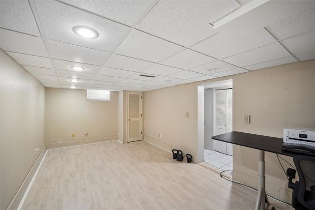 6110 Woodland Road, Des Moines, IA 50312