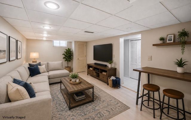 6110 Woodland Road, Des Moines, IA 50312