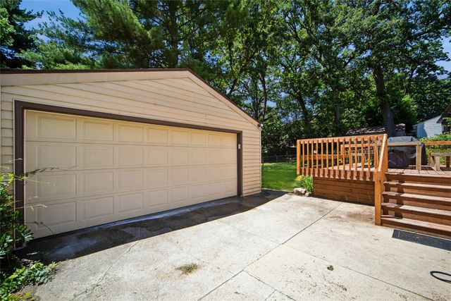 6110 Woodland Road, Des Moines, IA 50312