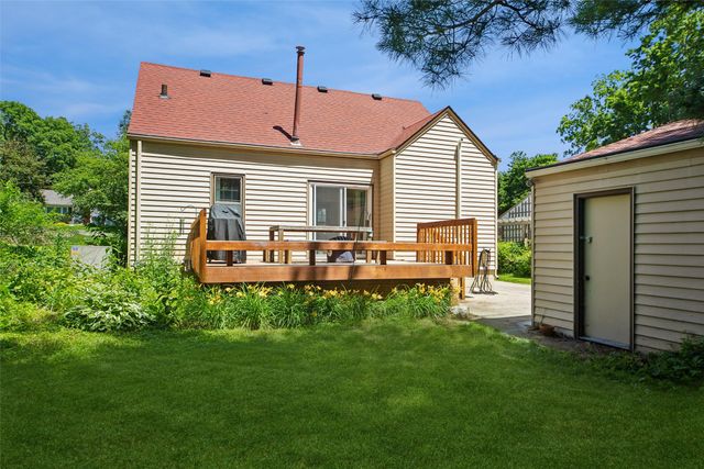 6110 Woodland Road, Des Moines, IA 50312