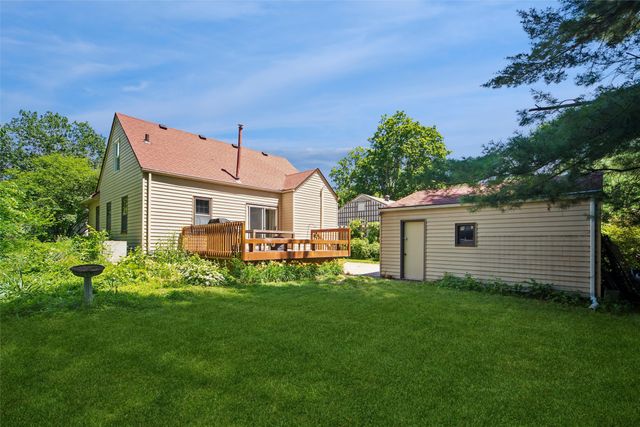 6110 Woodland Road, Des Moines, IA 50312