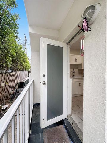 965 Bay Dr 6, Miami Beach, FL 33141