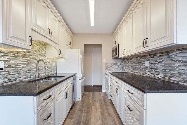 7061 N Kedzie Avenue 613, Chicago, IL 60645