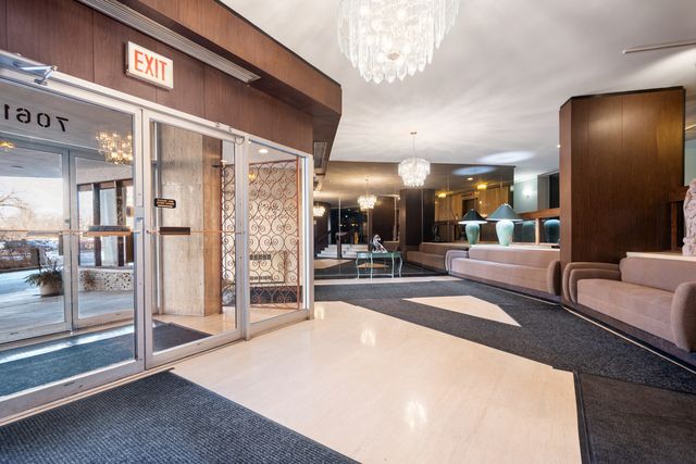 7061 N Kedzie Avenue 613, Chicago, IL 60645