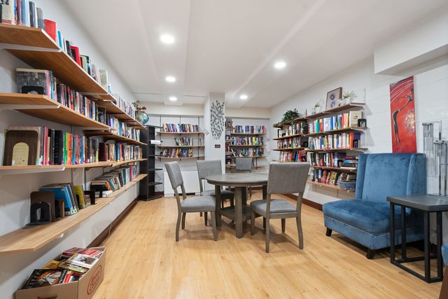 7061 N Kedzie Avenue 613, Chicago, IL 60645