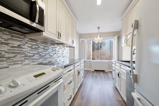 7061 N Kedzie Avenue 613, Chicago, IL 60645