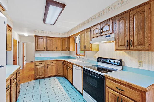 51 Ridge Rd, Marlborough, MA 01752