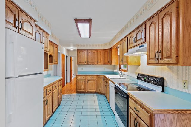 51 Ridge Rd, Marlborough, MA 01752