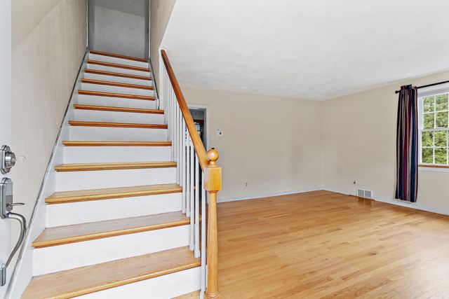 51 Ridge Rd, Marlborough, MA 01752