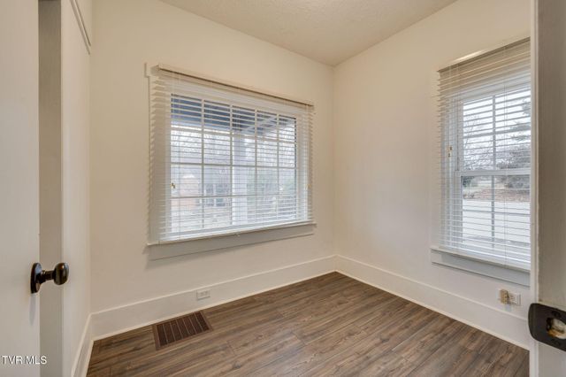 433 West Poplar Street, Johnson City, TN 37604