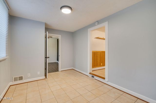 433 West Poplar Street, Johnson City, TN 37604