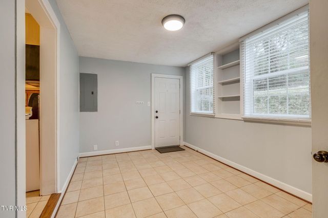 433 West Poplar Street, Johnson City, TN 37604