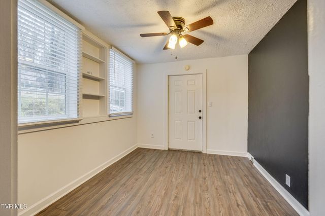 433 West Poplar Street, Johnson City, TN 37604