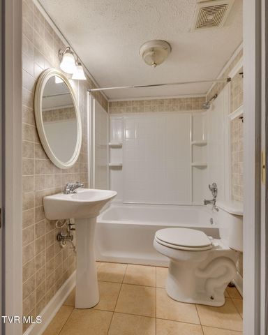 433 West Poplar Street, Johnson City, TN 37604