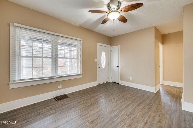 433 West Poplar Street, Johnson City, TN 37604