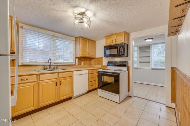 433 West Poplar Street, Johnson City, TN 37604