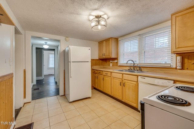 433 West Poplar Street, Johnson City, TN 37604