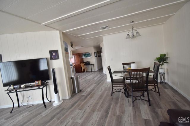 60 Cinnamon Lane, Bakersfield, CA 93308