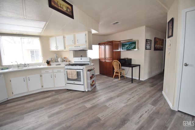 60 Cinnamon Lane, Bakersfield, CA 93308