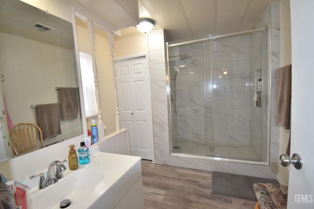 60 Cinnamon Lane, Bakersfield, CA 93308