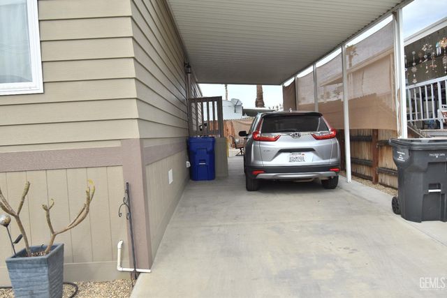 60 Cinnamon Lane, Bakersfield, CA 93308