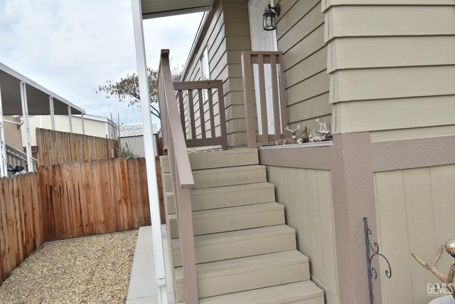 60 Cinnamon Lane, Bakersfield, CA 93308