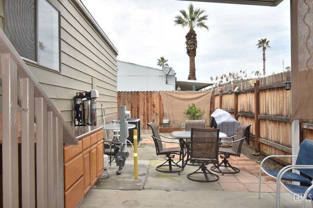 60 Cinnamon Lane, Bakersfield, CA 93308