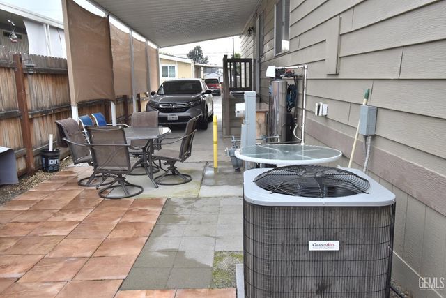 60 Cinnamon Lane, Bakersfield, CA 93308