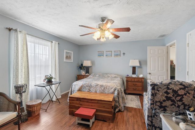 15050 E 2020 Road, Stockton, MO 65785