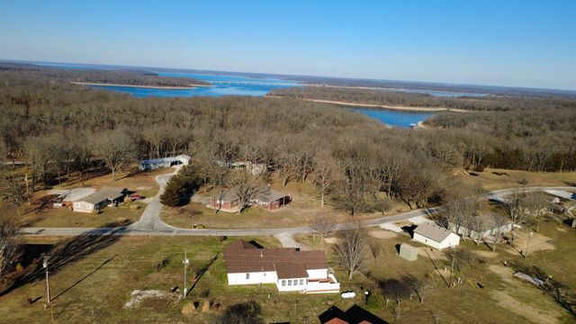 15050 E 2020 Road, Stockton, MO 65785