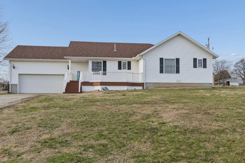 15050 E 2020 Road, Stockton, MO 65785