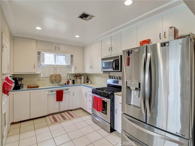 5505 Clybourn Avenue, North Hollywood, CA 91601