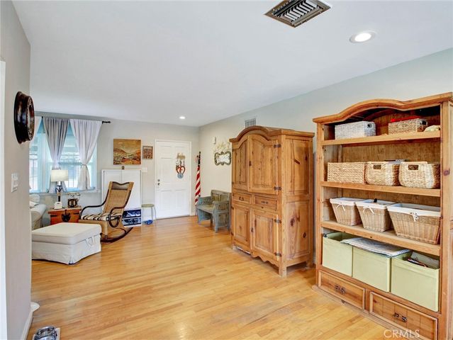 5505 Clybourn Avenue, North Hollywood, CA 91601