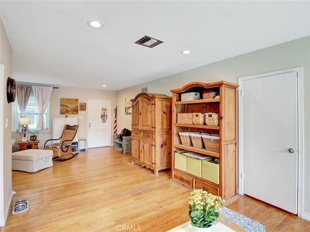5505 Clybourn Avenue, North Hollywood, CA 91601