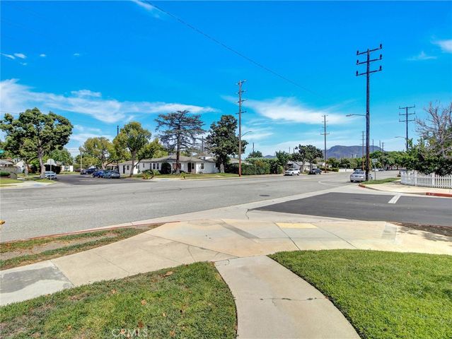 5505 Clybourn Avenue, North Hollywood, CA 91601