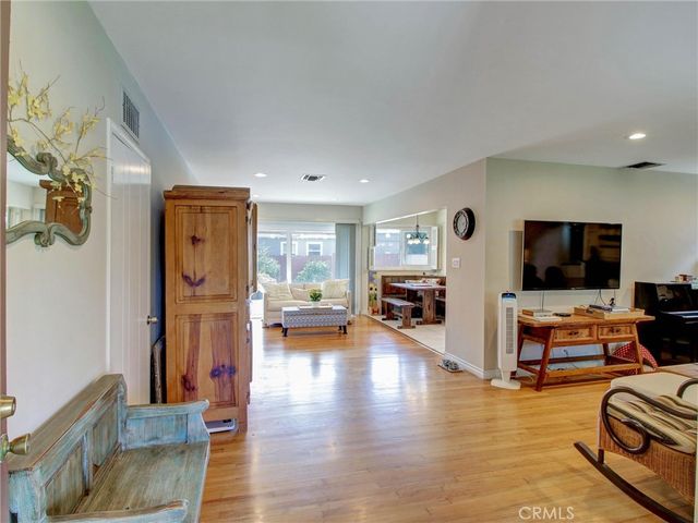 5505 Clybourn Avenue, North Hollywood, CA 91601