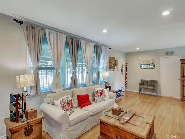 5505 Clybourn Avenue, North Hollywood, CA 91601