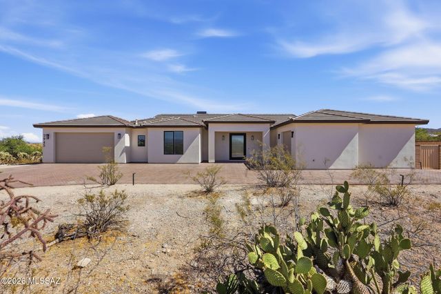 2945 N Silver Spur Drive, Tucson, AZ 85745