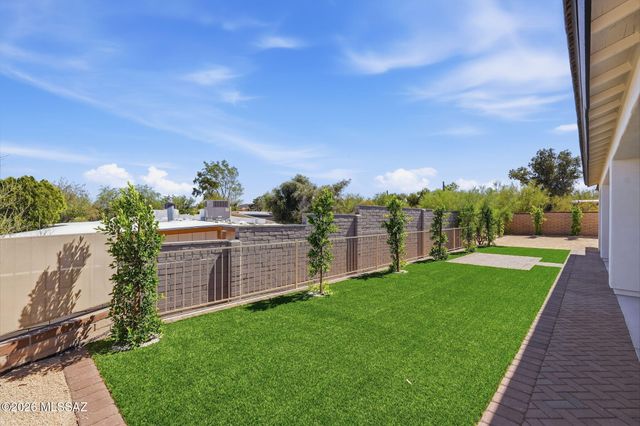 2945 N Silver Spur Drive, Tucson, AZ 85745